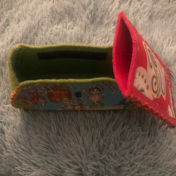 A pair•Makeup💄bag & Sunglasses🕶 or Phone📲 case! - Picture 4 of 7